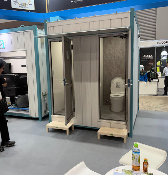 移動可能なトイレはさまざまなタイプが展示されていました